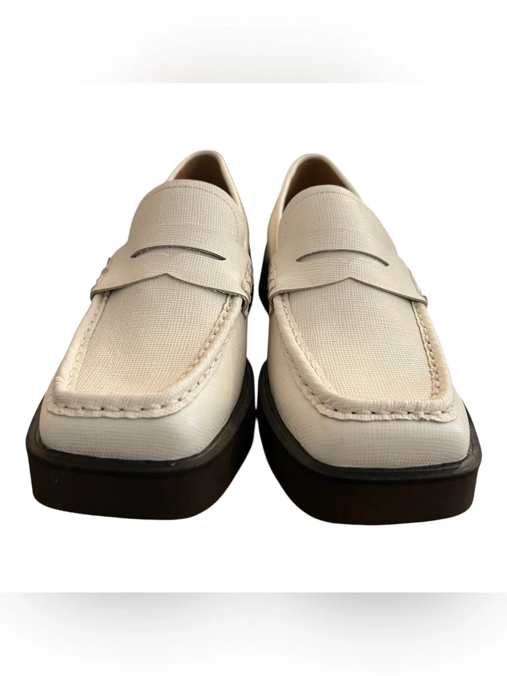 G.H. Bass Whitney Weejuns Penny Loafers Cream Textured Leather NWOB Women’s 8.5